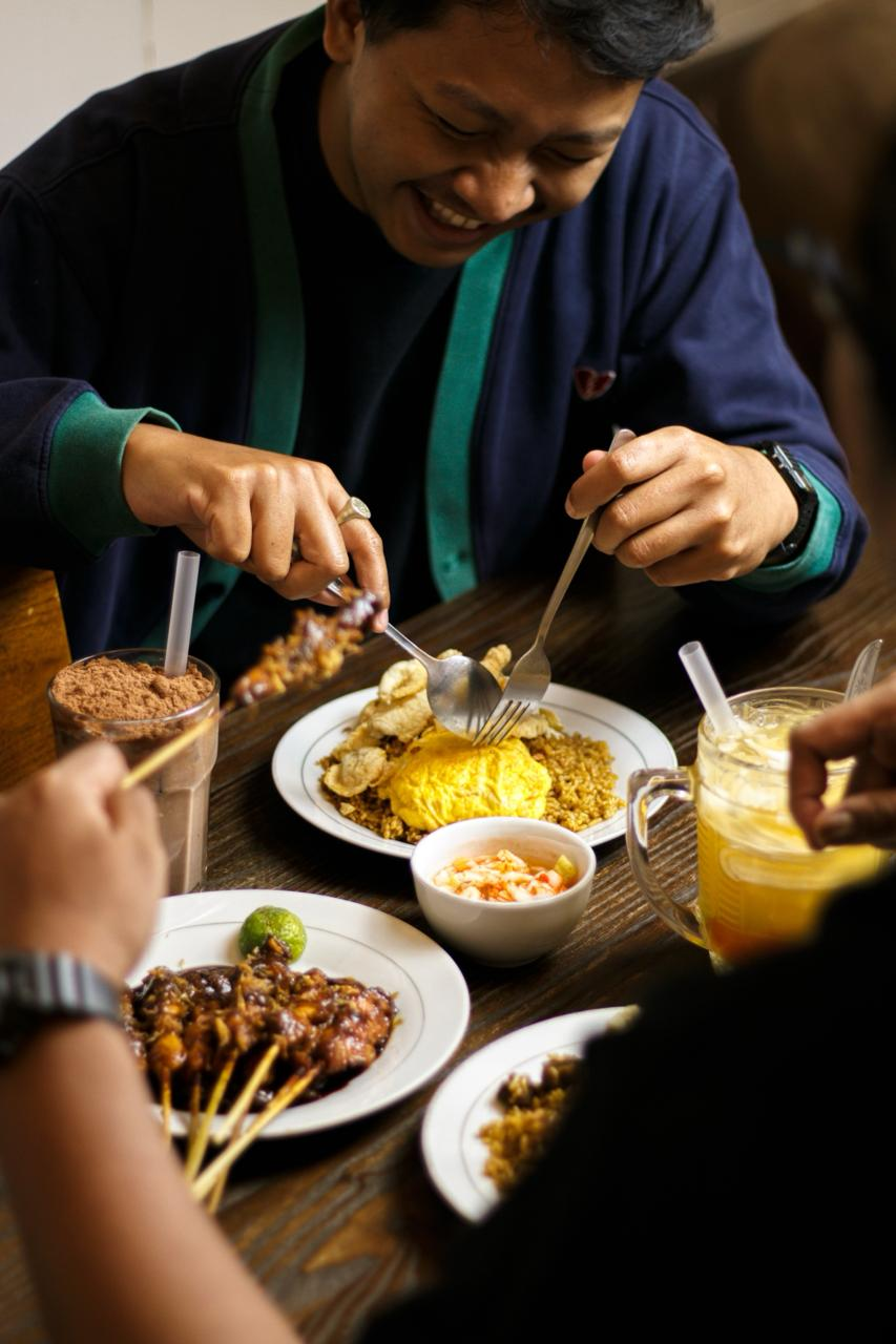 Kebersamaan menikmati hidangan NasGorKam BonSir